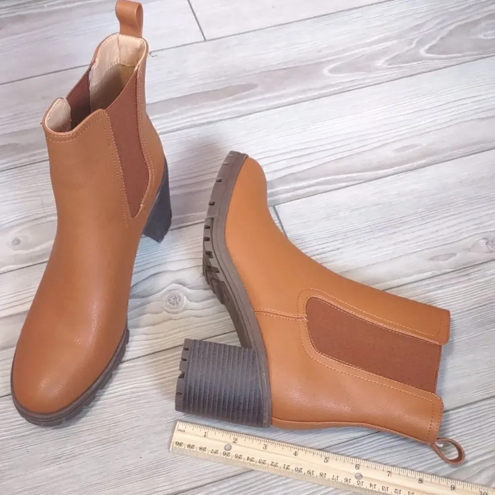 (86-4669) ZBY Chelsea Boots for Women's Sz 9.5